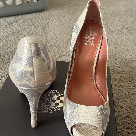 Peep toes are still hot - Picture 2 of 7